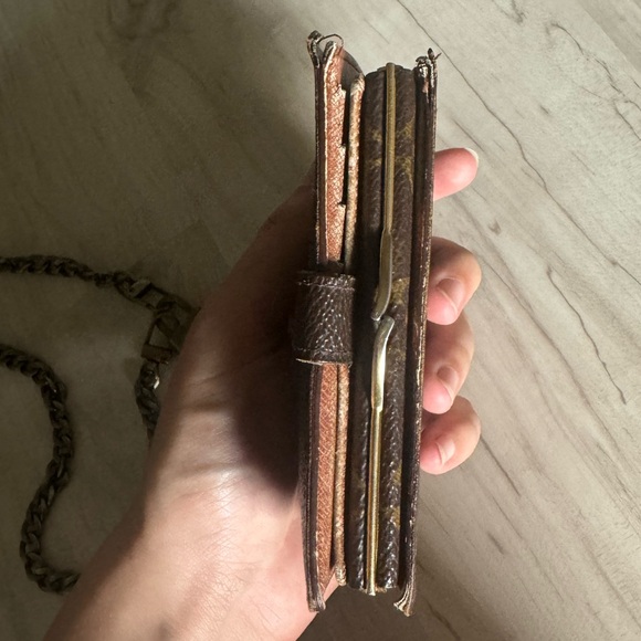 Louis Vuitton kisslock wallet and lock on chain - Picture 10 of 13